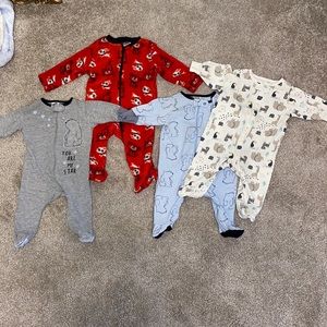 NWOT Gerber 0-3 month zip up footed pajamas